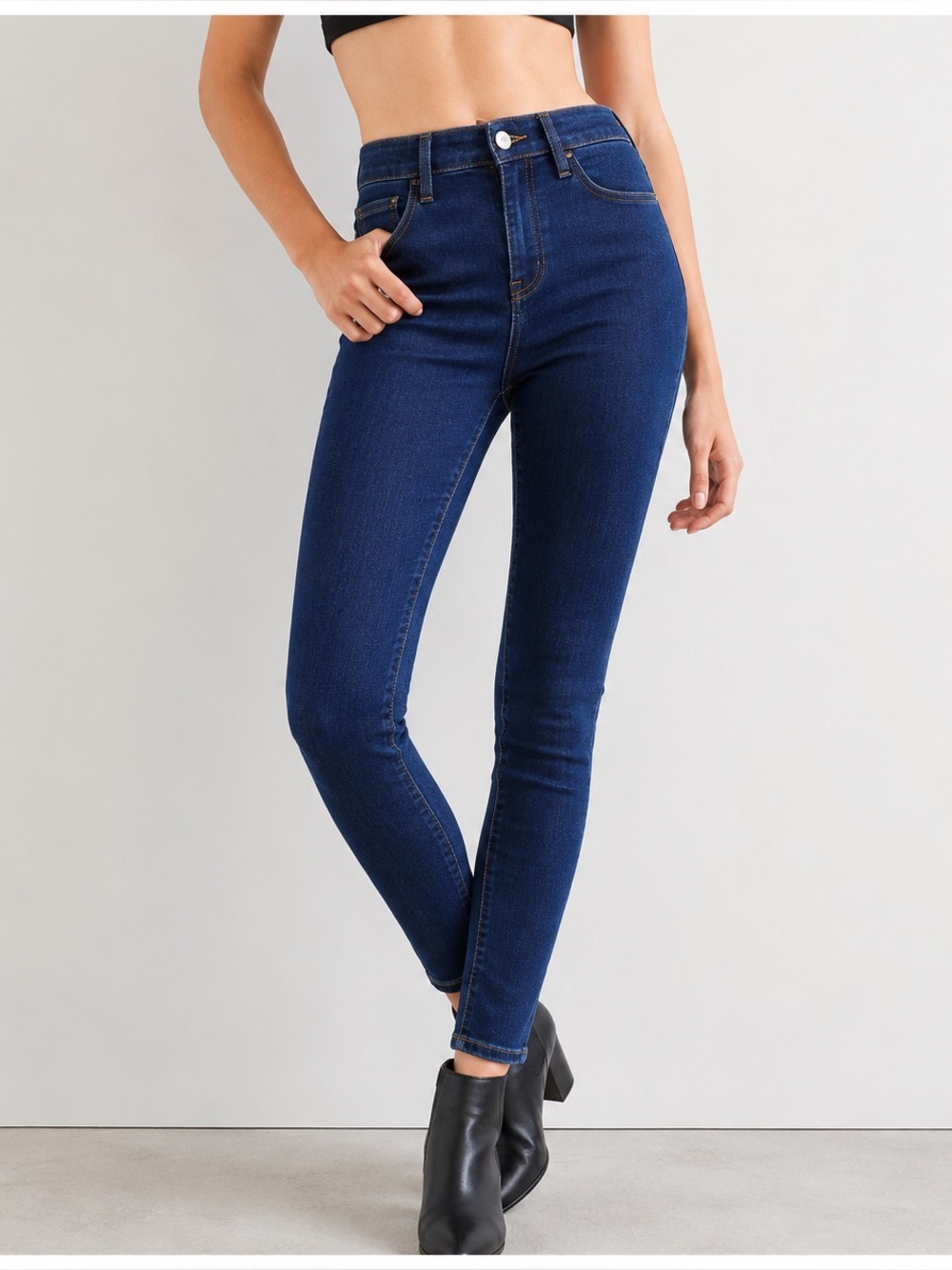 BDG‎ Super High Rise Twig Ankle Jeans